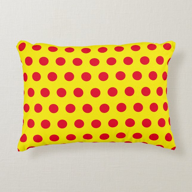 Simple Red and Gult Polka Dot Prydnadskudde (Framsidan)