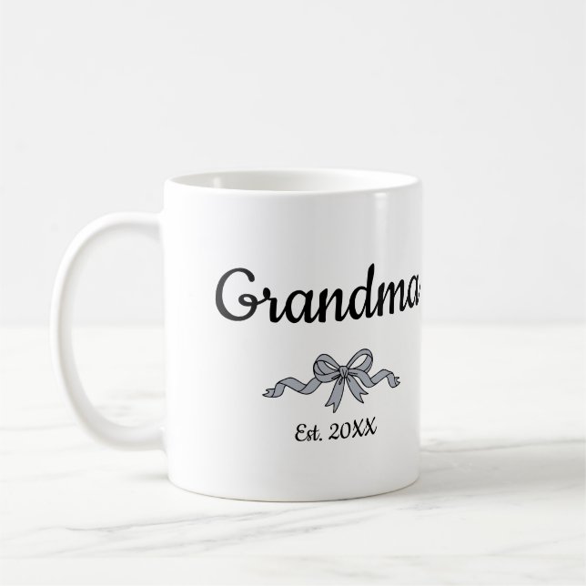 Simple Script Bow Grandma Est. Year Kaffemugg (Vänster)