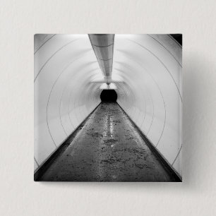 Singapore. En upplyst gångtunnel i Knapp