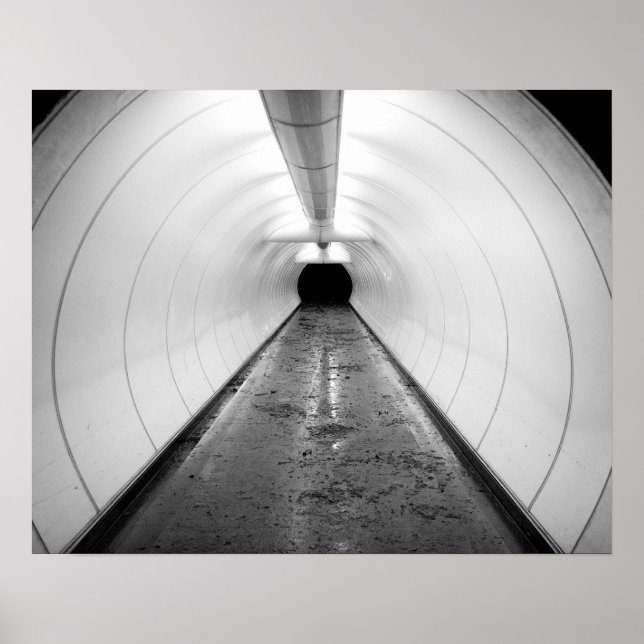 Singapore. En upplyst gångtunnel i Poster (Framsidan)