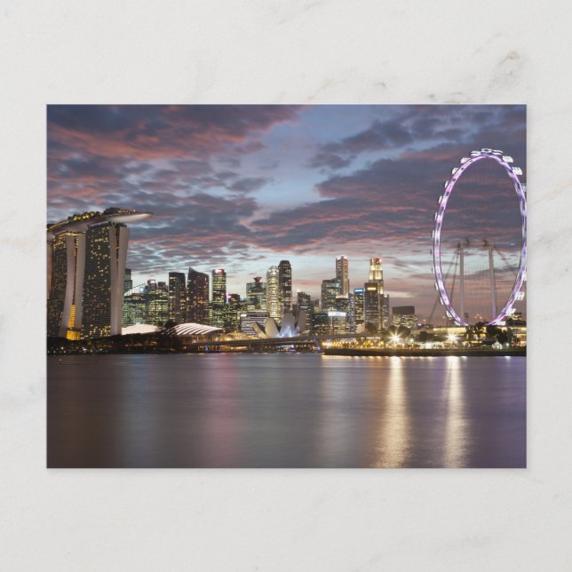 Singapores citycape vid solnedgång vykort (Framsida)