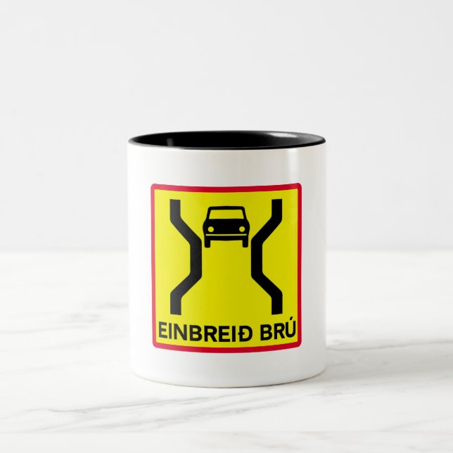 Singel-Bredden överbryggar, trafikerar Två-Tonad Mugg (Center)