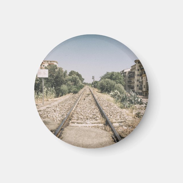Single Railway Track in Southern Italy Magnet (Framsidan)