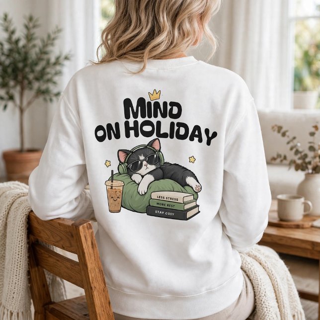 Sinne På Semester Mysig Katt T Shirt (Mind On Holiday Cozy Cat Sweatshirt - Cute Cat Lover Sweatshirt with Iced Coffee & Books, Aesthetic)