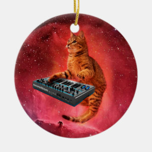Sinthesizer katt i rött utrymme julgransprydnad keramik
