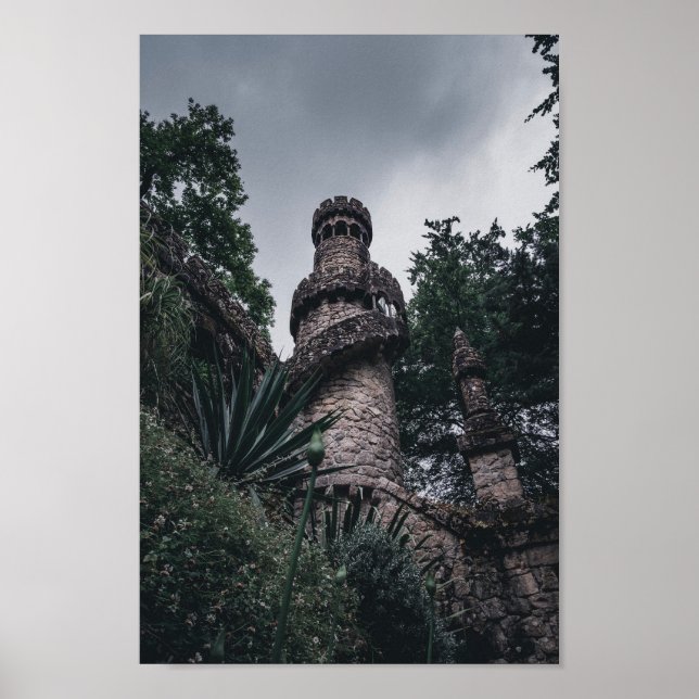 Sintra, Portugal - Blick auf den Turm einer Burg Poster (Framsidan)