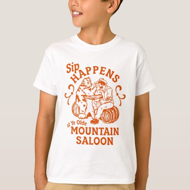 Sip Happens Ye Olde Mountain Saloon Apres Party Sk T Shirt (Framsida)