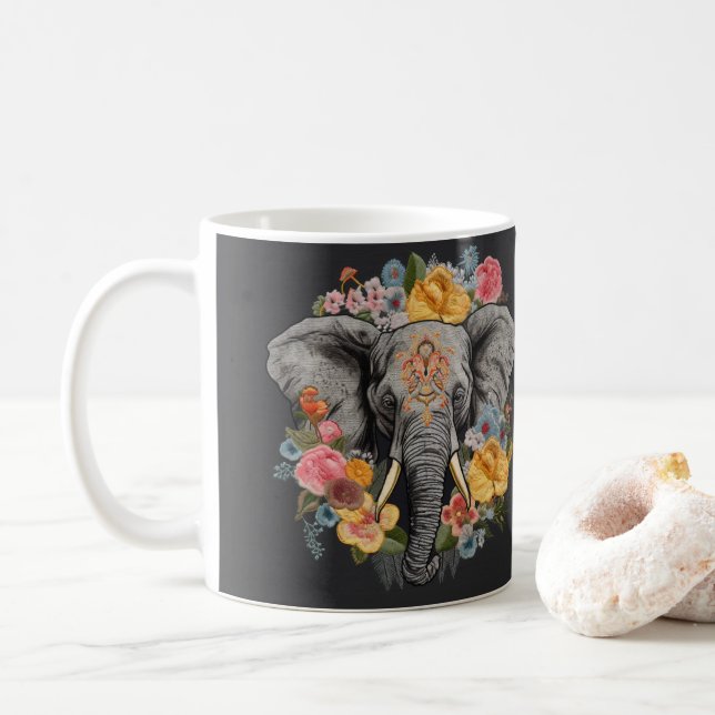 Sip i Stil med Elegant Elephant Mugg (Med munk)