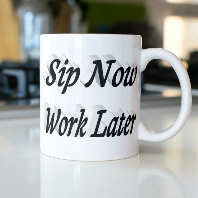 Sip Now Work Senare kaffeofferter svart halv text Kaffemugg (Skapare uppladdad)