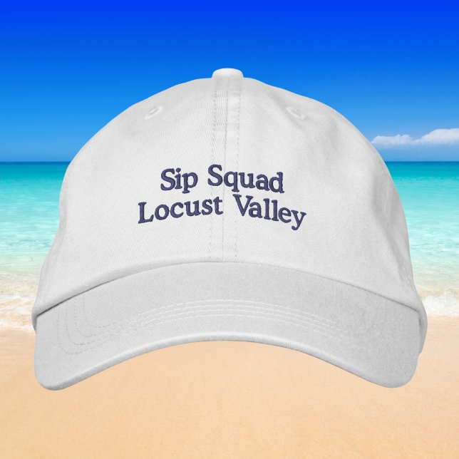 Sip Squad (Your Town) Funny Preppy Wine Baseball Broderad Keps (Skapare uppladdad)