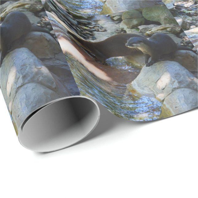 **"Sips by Stream: Otters Drinking from River Presentpapper (Rullad Hörn)