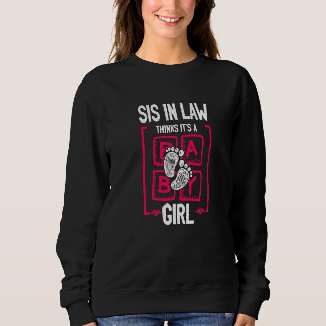 Sis in Law Thinks It's a Girl Gender Reveal T Shirt (Framsida)