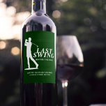 Sista dansen före ringen Golfkandidaten Vinflaska Etikett<br><div class="desc">The Last Swing Before the Ring-sviten är en raffinerad, golfinspirerad svensexedags-kollektion som blandar förfinad charm med en touch av lekfull ande. Med en djärv golfares siluett i djupgrönt och krispigt vitt presenterar denna kollektion den perfekta designen för en klassisk fest på golfbanan. Med rena linjer, atletisk elegans och tidlös typografi...</div>