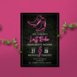 Sista Rodeo Rosa Neon Cowboy Stövlar Sällskapsdam  Inbjudningar<br><div class="desc">Sällskapsdams-helgkort med rosa neon-inspirerade illustrationer av cowboy-stövlar,  "Sista Rodeo",  och blixt över boxwood-grönska bakgrund.</div>