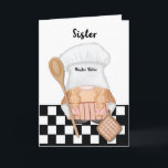 Sister Birthday Whimsical Gnome Baker Baking Kort<br><div class="desc">Din systers födelsedagskalenliga hälsningskort är ett viskartat mästerverk med en charmerande gnom helt nedsänkt i den fantastiska bakande världen. Det här fina kortet har skapats i en fängslande svart-vit palett, som skapar en tidlös och kreativ estetik som tillför firande en aning sofistikering. Den övergripande utformningen är en hjärtlig bild av...</div>