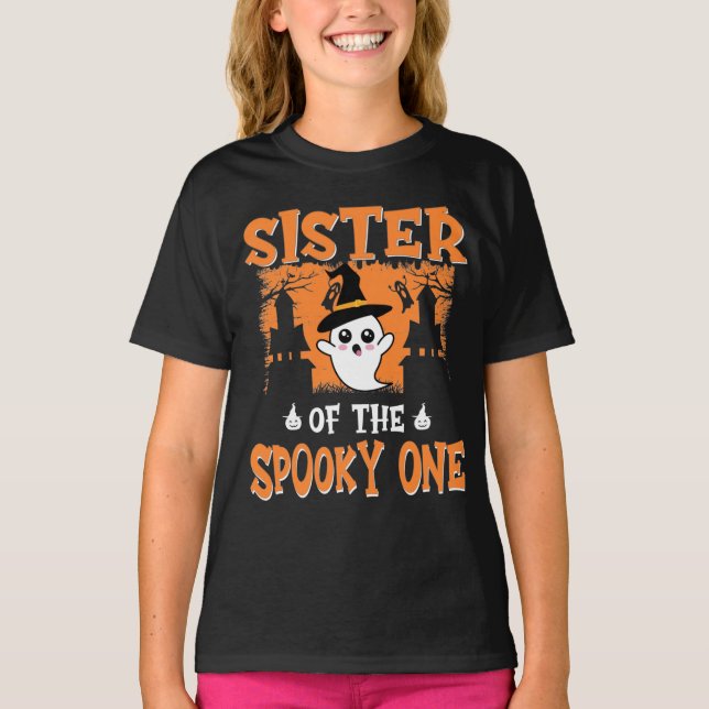 Sister of the Spooky One, 1St Birthday Halloween  T Shirt (Framsida)