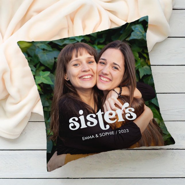 Sisters | Boho-textövertäckning med två foton Kudde (A retro and boho style photo pillow for your sister)