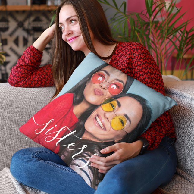 Sisters Dekorativ kudde (Let your sister know how much you love her with this personalized photo pillow!)