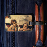 Sistine Madonna Änglar av Raphael Sanzio Bagagebricka<br><div class="desc">Sistine Madonna (uppgifter) (nr 1512-1514). Konstnär: Raphael Sanzio (1483-1520) eller enbart Raphael eller Raffaello. Sistine Madonna (detalj) är en vintage Renaissance bra art religiösa porträtt,  med två änglar som tittar uppåt mot molnen och himlen.</div>
