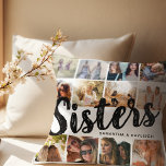 SISTRAR, Fotokollage & Namn Syskon Kudde<br><div class="desc">Lägg din sisterla förband i bild - bokstavligt talat! Anpassadet "Syster"-kudden visar 12 av dina favoritdelade stunder och påminner din syster om ditt ovärderliga förhållande och hur mycket hon elak till dig. Välj färg, ladda upp bilder och ge en mysigt snyggt av kärlek perfekt för födelsedagar, helgdagar eller bara för...</div>