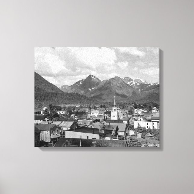 Sitka, Alaska med tre systrar i bakgrunden Canvastryck (Framsida)