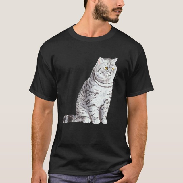 Sittande brittisk korthårskatt t shirt (Framsida)
