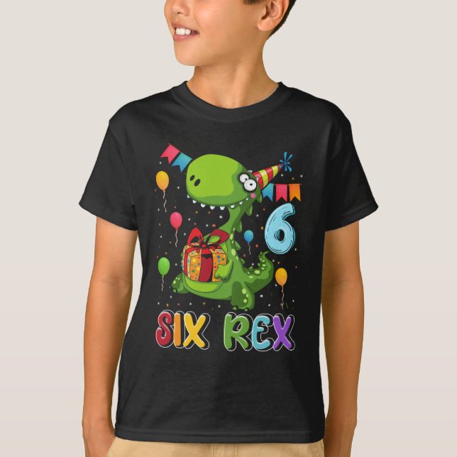 Six Rex 6th Birthday Sixth Dinosaur Holding Box Gi T Shirt (Framsida)