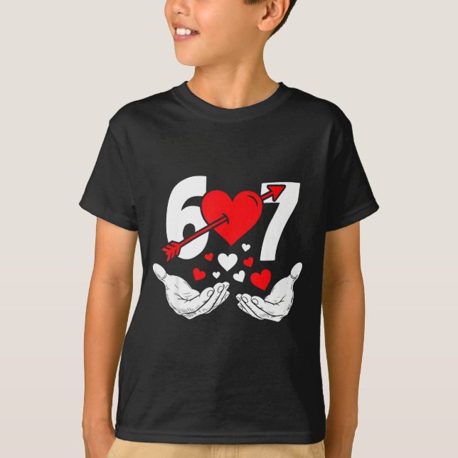 Six Seven 67 6 7 Kids 67 Meme Hands Funny Valentin T Shirt (Framsida)