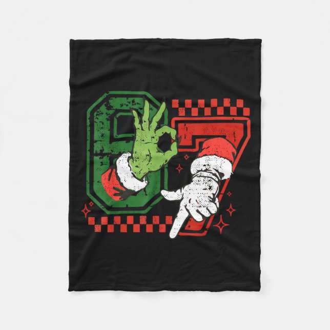 Six Seven 67 Funny Christmas Meme Humor Trendy Cou Fleecefilt (Framsidan)