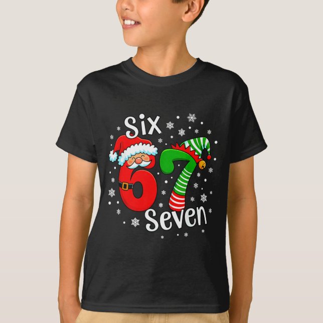 Six Seven 67 Meme 6 7 Elf Santa Christmas  T Shirt (Framsida)