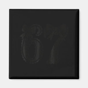 Six Seven 67 Meme Nummer 67 Coquette Bow Kvinnors Magnet