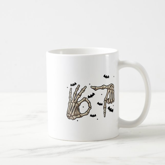 Six Seven 6 7 Meme 67 Skeleton Hand Halloween Cost Kaffemugg (Höger)