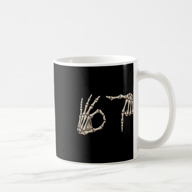 Six Seven 6 7 Meme 67 Skelett Hand Halloween Kosty Kaffemugg (Höger)