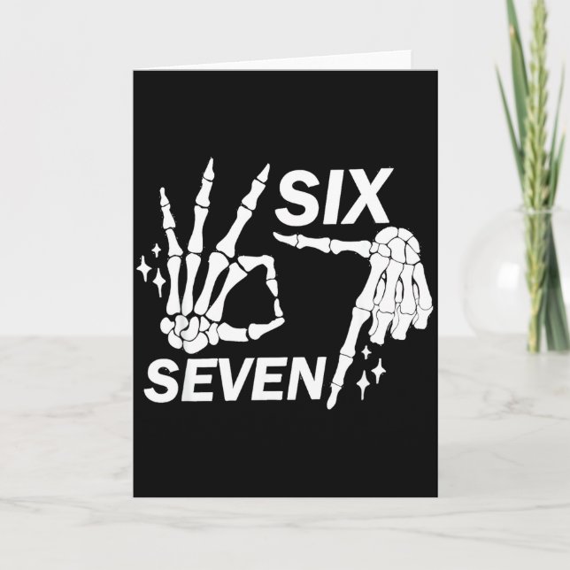 Six Seven 6 7 Meme Funny Skeleton Hands Sign Let's Kort (Framsida)