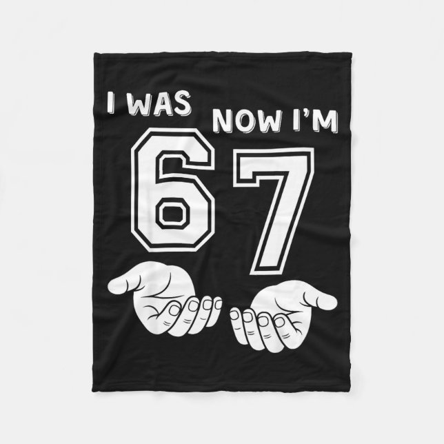 Six Seven Meme 7 Year Old Birthday Shirt Was 6 Now Fleecefilt (Framsidan)