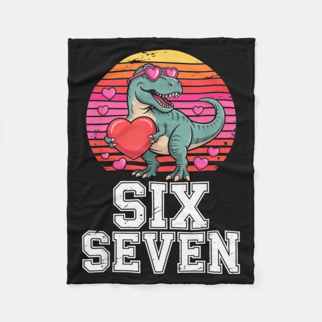 Six Seven Valentine’s Day Dinosaur T-rex For Kids  Fleecefilt (Framsidan)