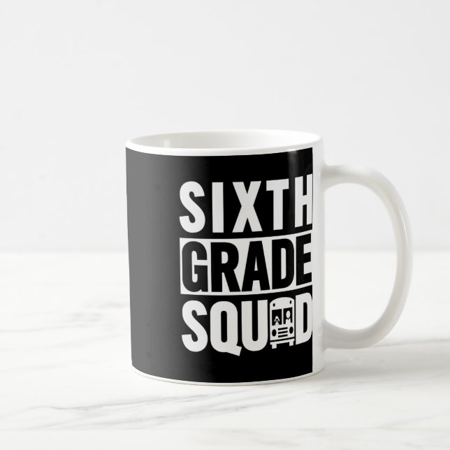 Sixth Grade-styrka (6:e klass skola - Vit text)  Kaffemugg (Höger)