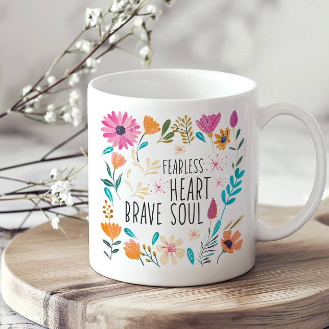 Självbetjäning av färgade Wildblommor-inspiration Kaffemugg (Colorful Wildflowers Inspiration Self-Care Coffee Mug on a boho kitchen table.)