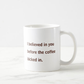 Självsäker kaffeböns-karaktär kaffemugg