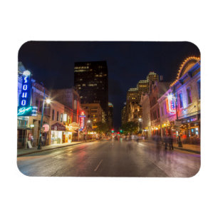Sjätte gatan i Dusk i Austin, Texas Magnet