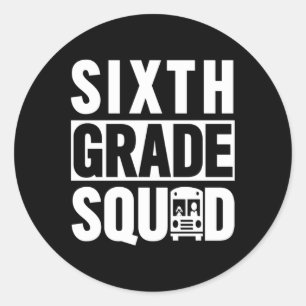 Sjätte Klass-torget (6e Klass-skolan - vit text) Runt Klistermärke