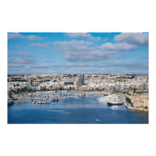 Sjemhampa med modern byggnad och moderna båtar fototryck