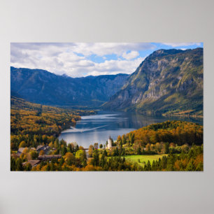 Sjö Bohinj i Slovenien i höst Poster