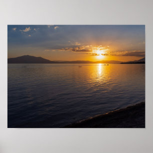 sjö chapala och berg längs horisonten vid solnedgå poster