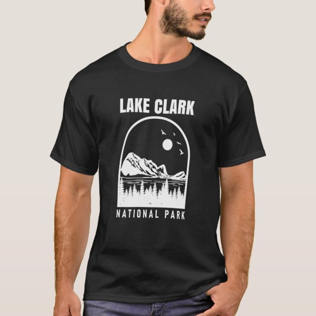 Sjö Clark nationalpark Hiking Vacation 13 T Shirt (Framsida)