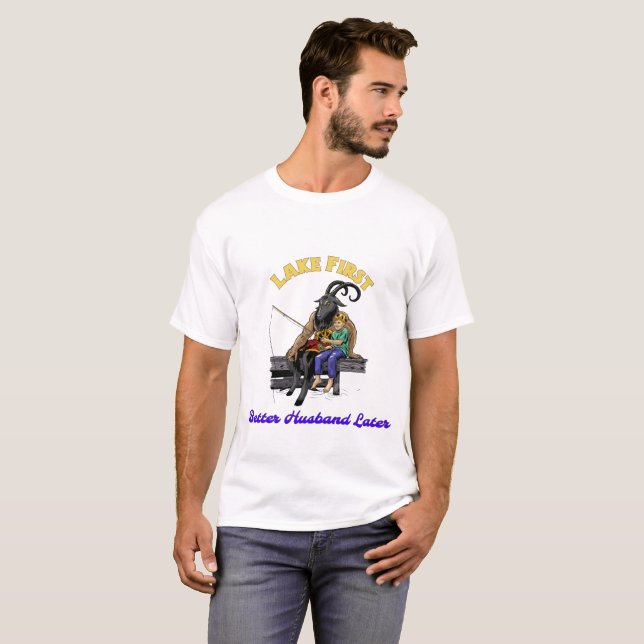 Sjö först. Bättre make senare. grinig fiske T Shirt (Hel framsida)