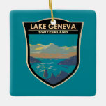 Sjö Genève, Schweiz, Vintage för resekonst Julgransprydnad Keramik<br><div class="desc">Sjö Genève på schweiziska sidan av vektorkonst. Sjö Genève (eller Lac Léman) är ett halvmånsformat sjö som delas mellan Frankrike och Schweiz och som förbises av Alpernorna.</div>