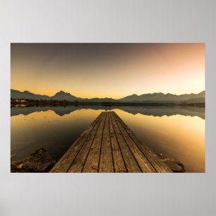 Sjö Hopfen med Jetty & Alperna Mountain Poster