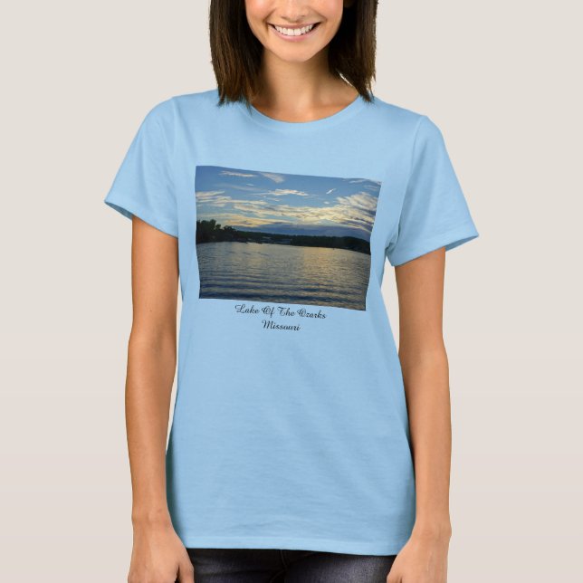 Sjö i Ozarks Blue Sunset T-Shirt (Framsida)