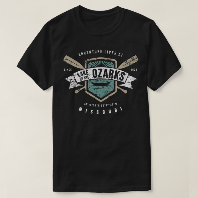 Sjö i Ozarks Missouri , Camping of Fishing Boat T Shirt (Design framsida)